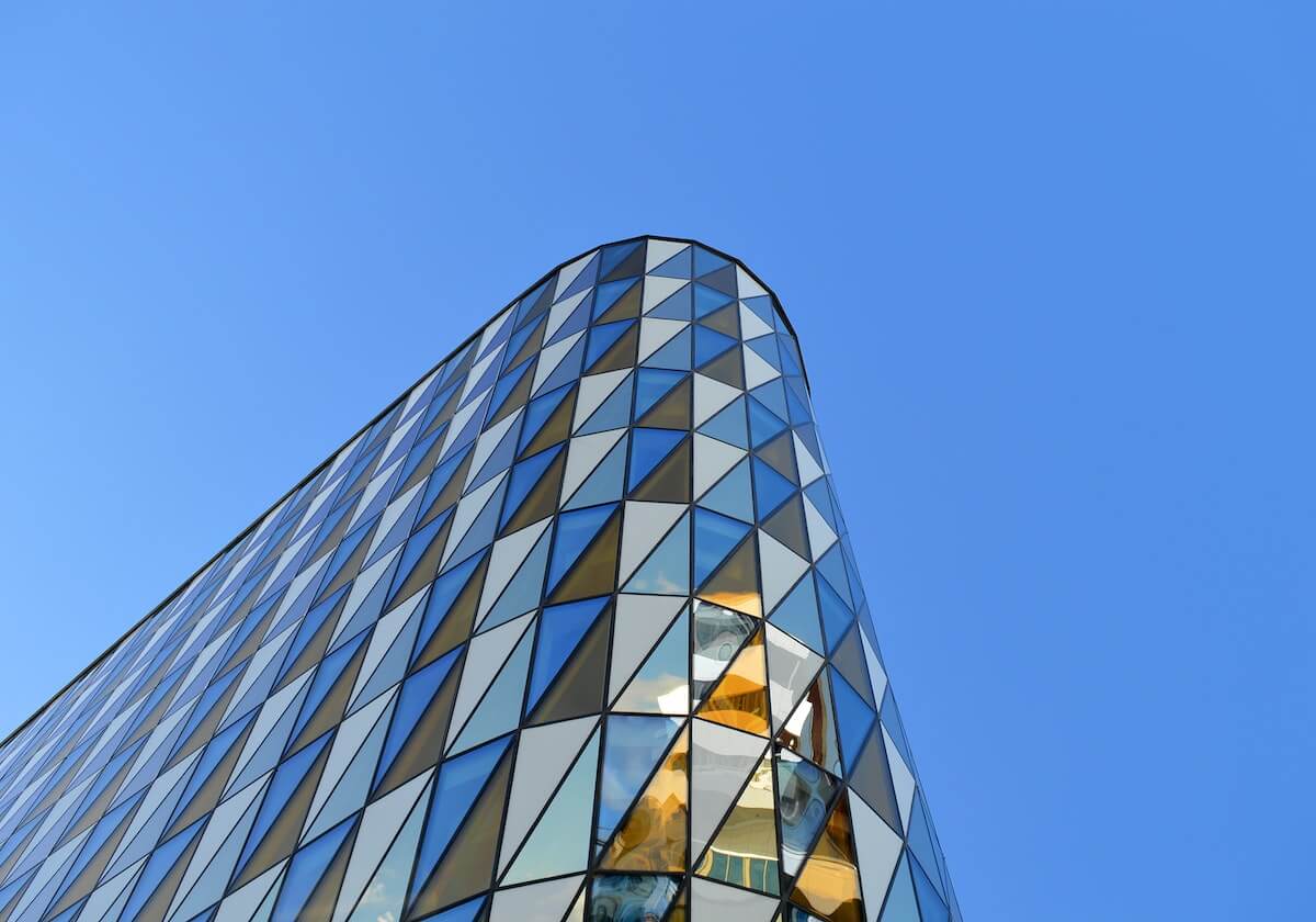 F1中国大奖赛冲刺赛：拉塞尔夺冠 法拉利车队位居二三